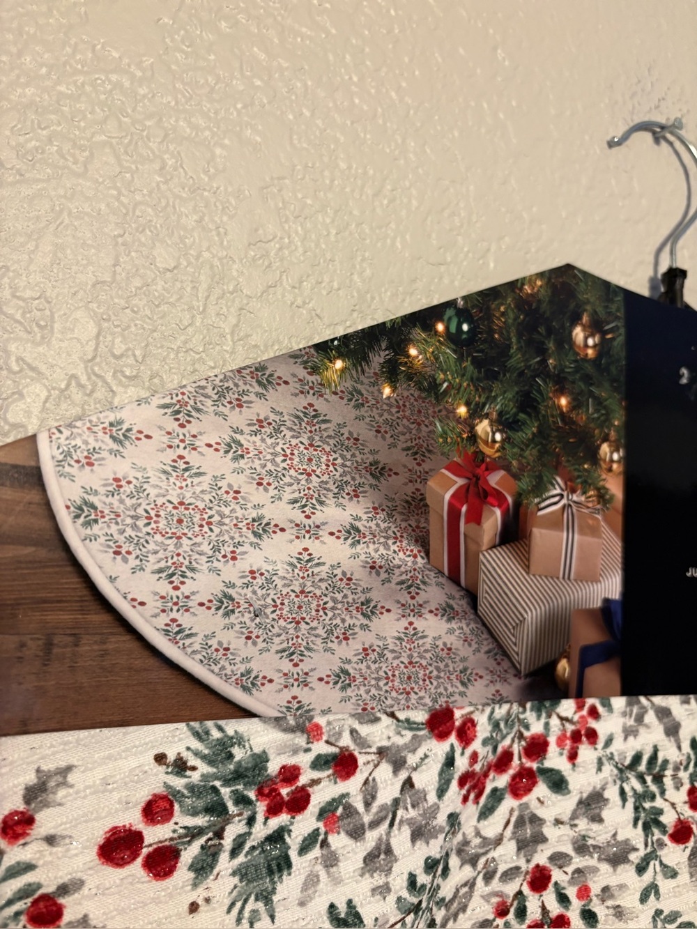 New Beautiful Ralph Lauren Christmas Holly Berries Tree Skirt 52” Round - New